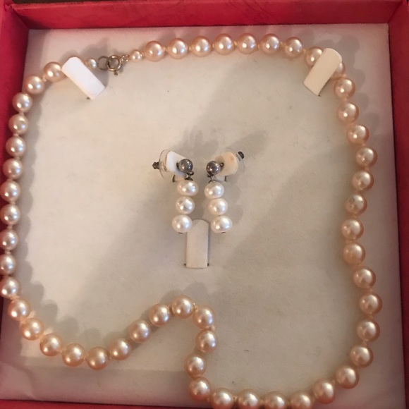 💋SOLD💋ELEGANT PEARL VINTAGE NECKLACE & EARRINGS - Picture 3 of 7